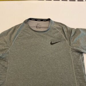 Nike Men's Slim grey Dri-FIT Short Sleeve Tee